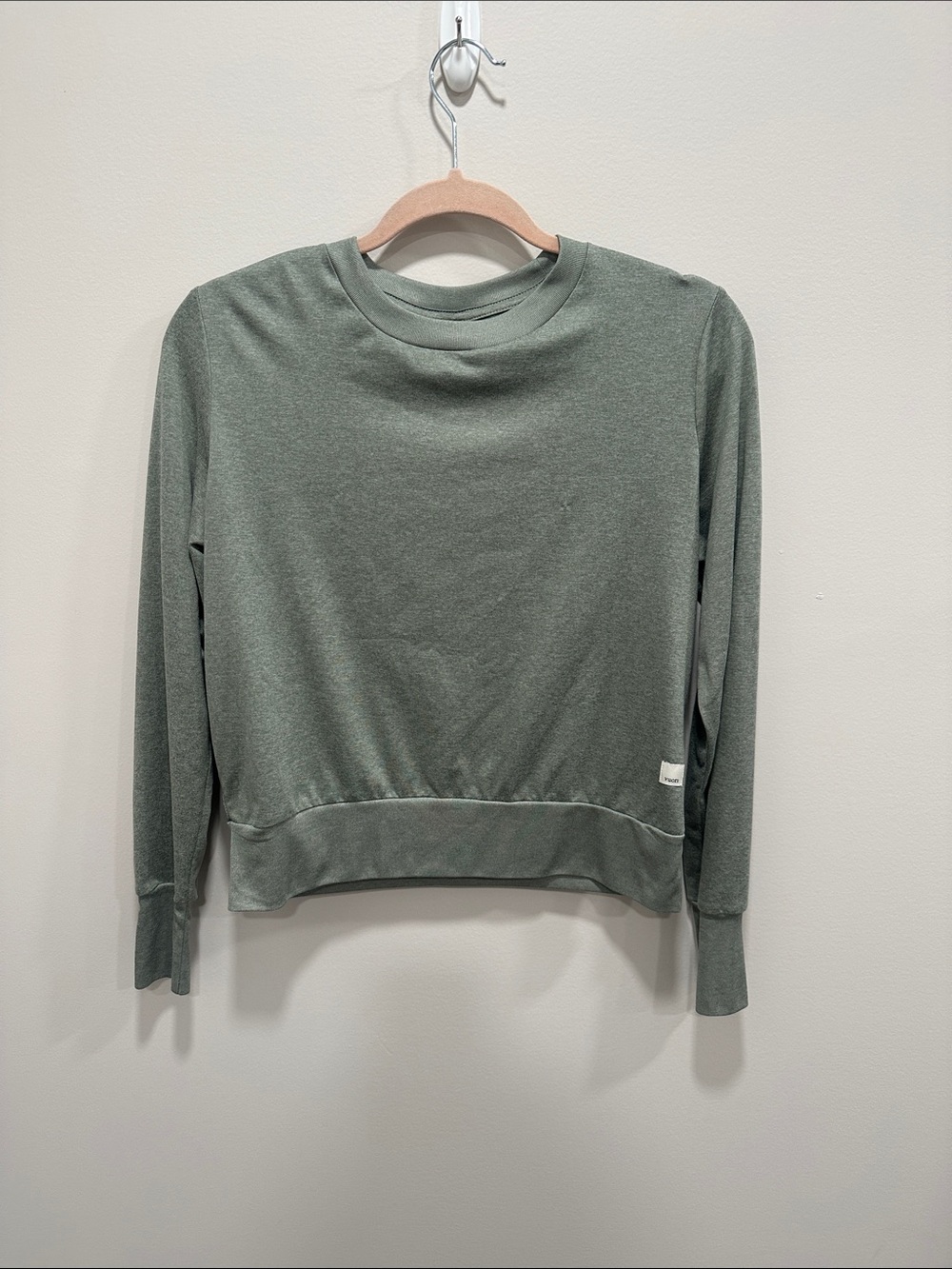 Vuori Sage Green Long-Sleeve Crew Sweatshirt